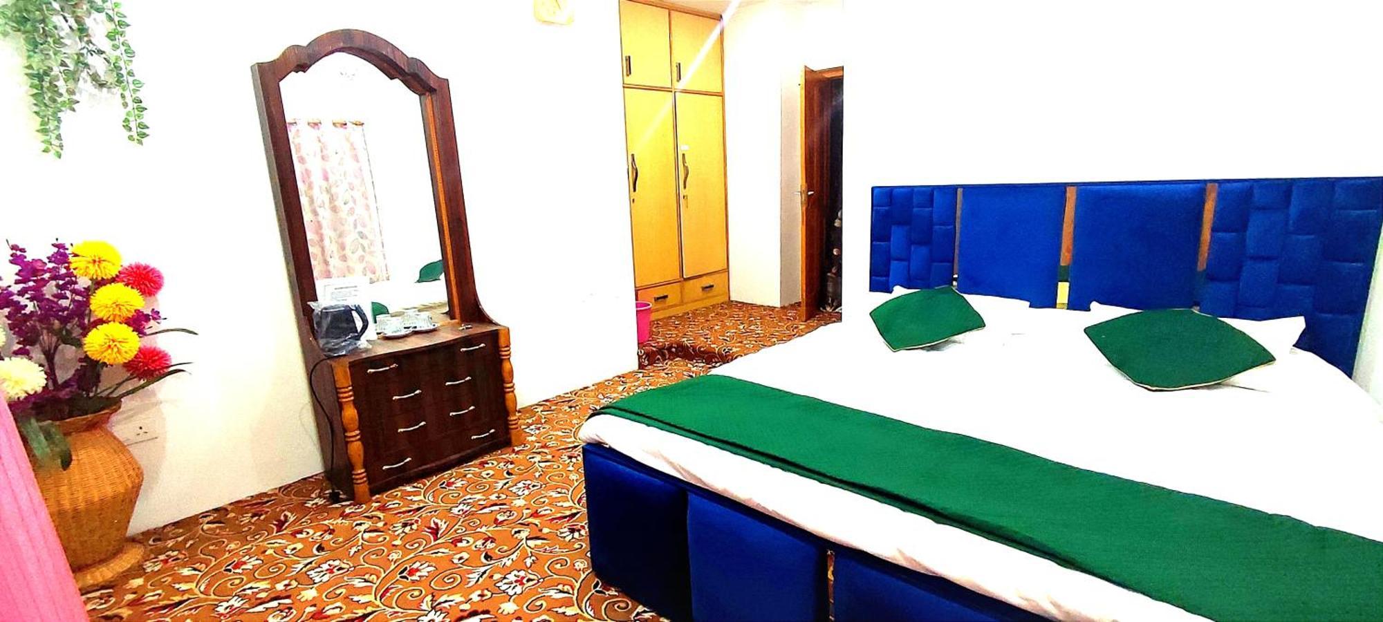 The Clover Inn Srīnagar Kültér fotó