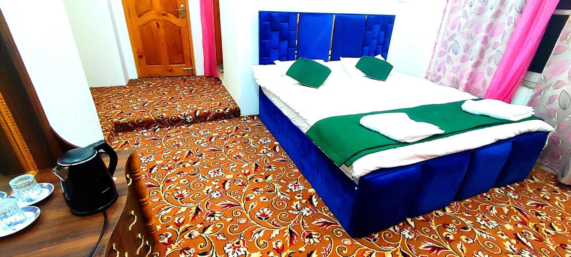 The Clover Inn Srīnagar Kültér fotó