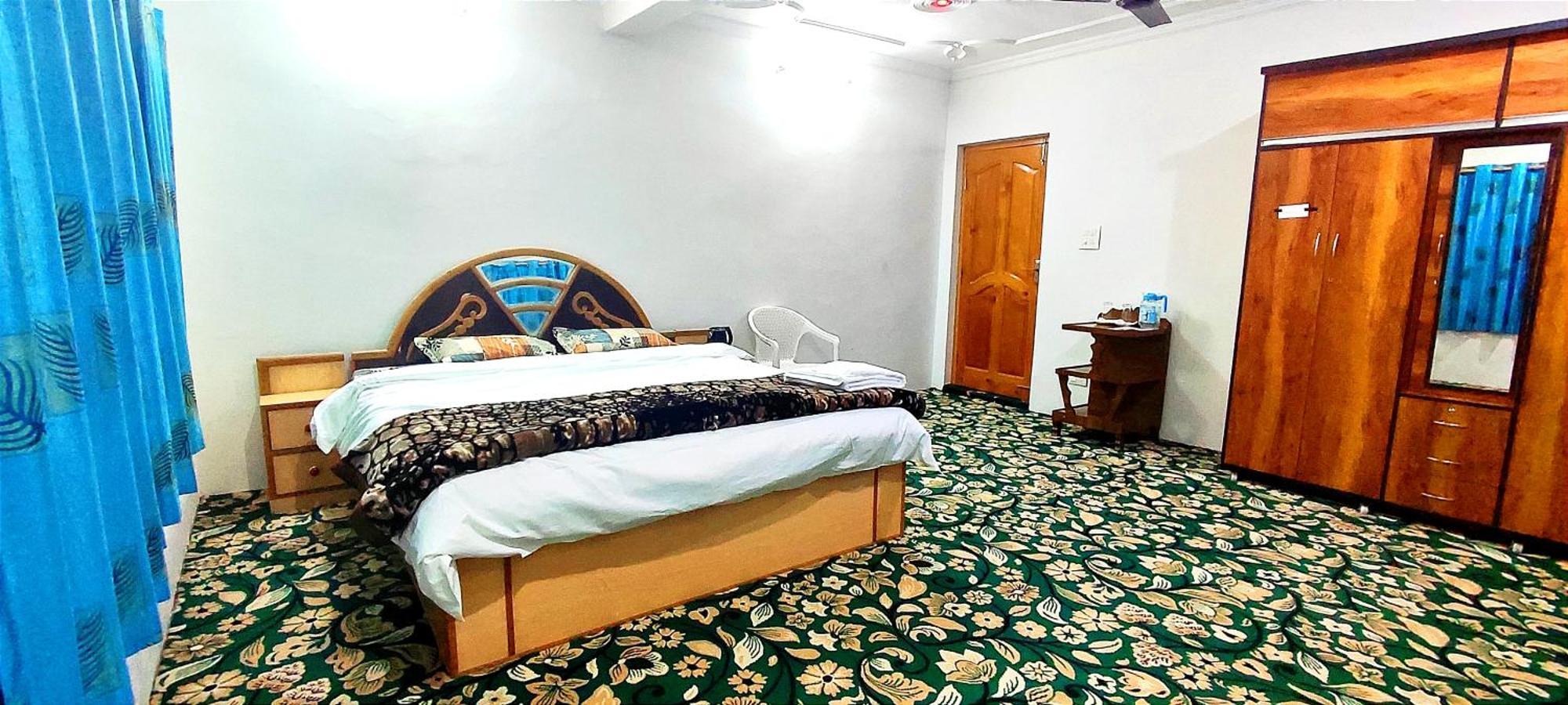 The Clover Inn Srīnagar Kültér fotó
